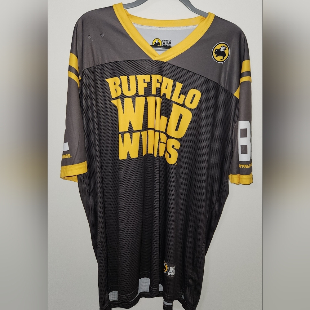 Buffalo Wild Wing Server Shirt